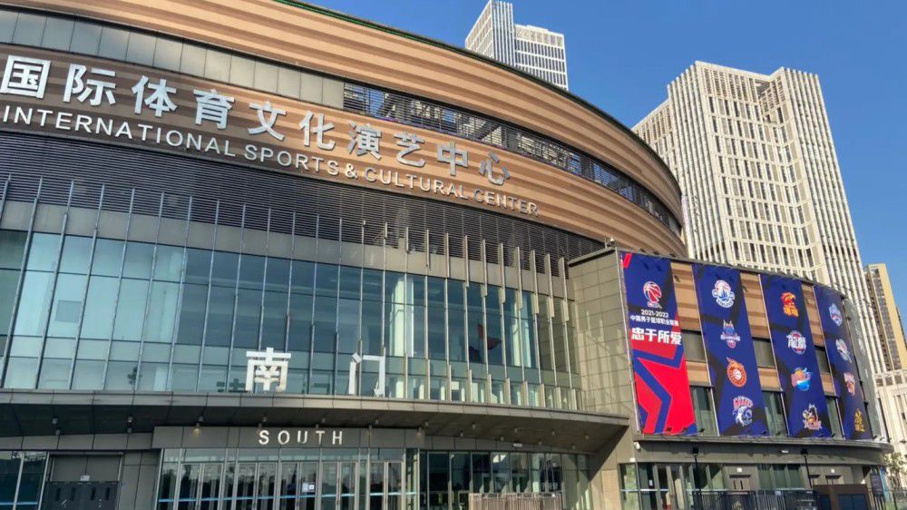 从影片一起头呈现的那段布满无厘头意味的不雅影提醒即可以窥测出彭导与生俱来的那种鬼马精力。